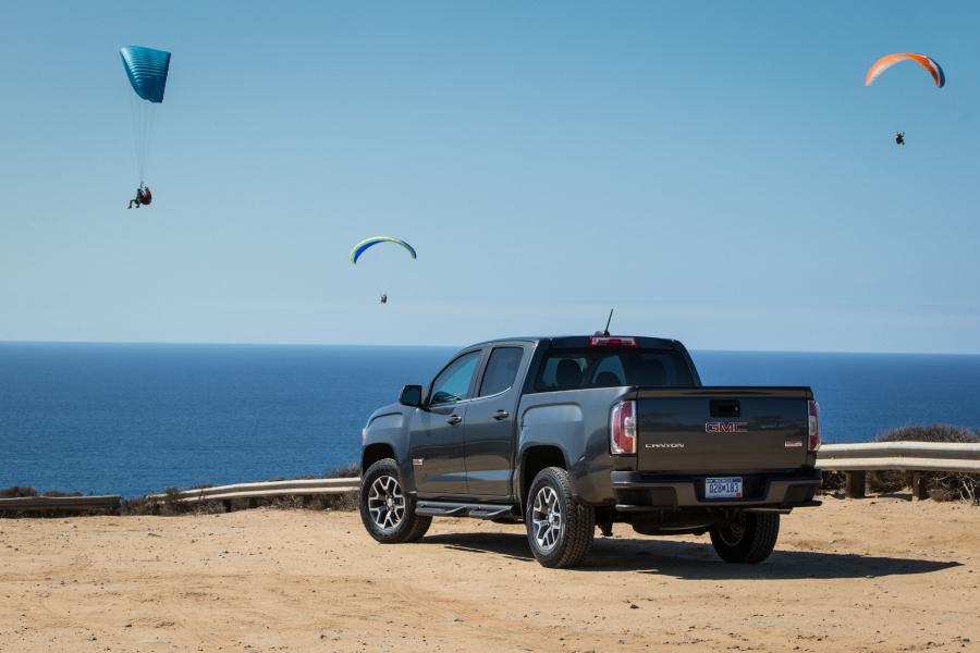  GMC Canyon All Terrain Crew Cab 2015 года  (фото 5 из 21)